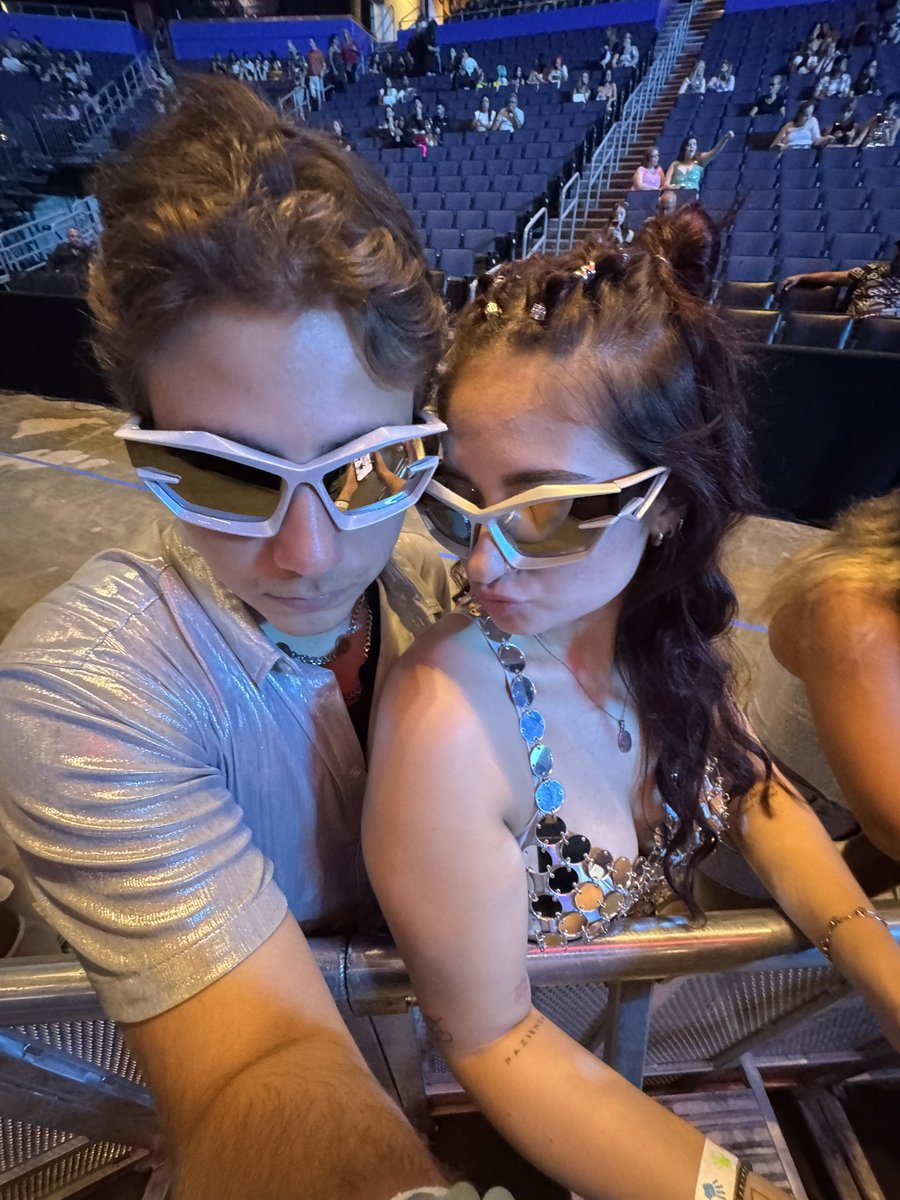 ageofmanny's tweet photo. we finna be in the pit @ageoflou
SEE U SOON @katyperry!!!!!! (bring us on stage pls we love u) https://t.co/23OOkZaKOG