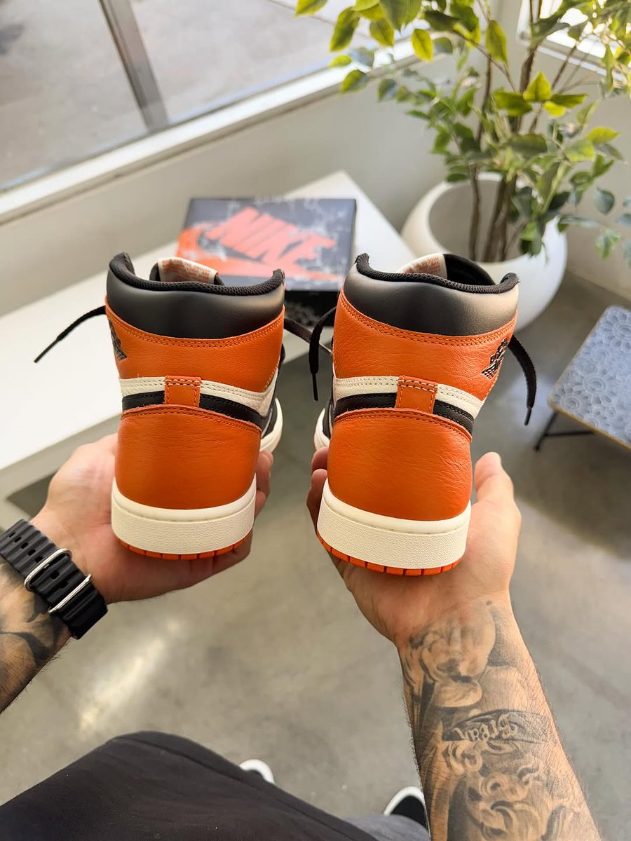 JustFreshKicks tweet media