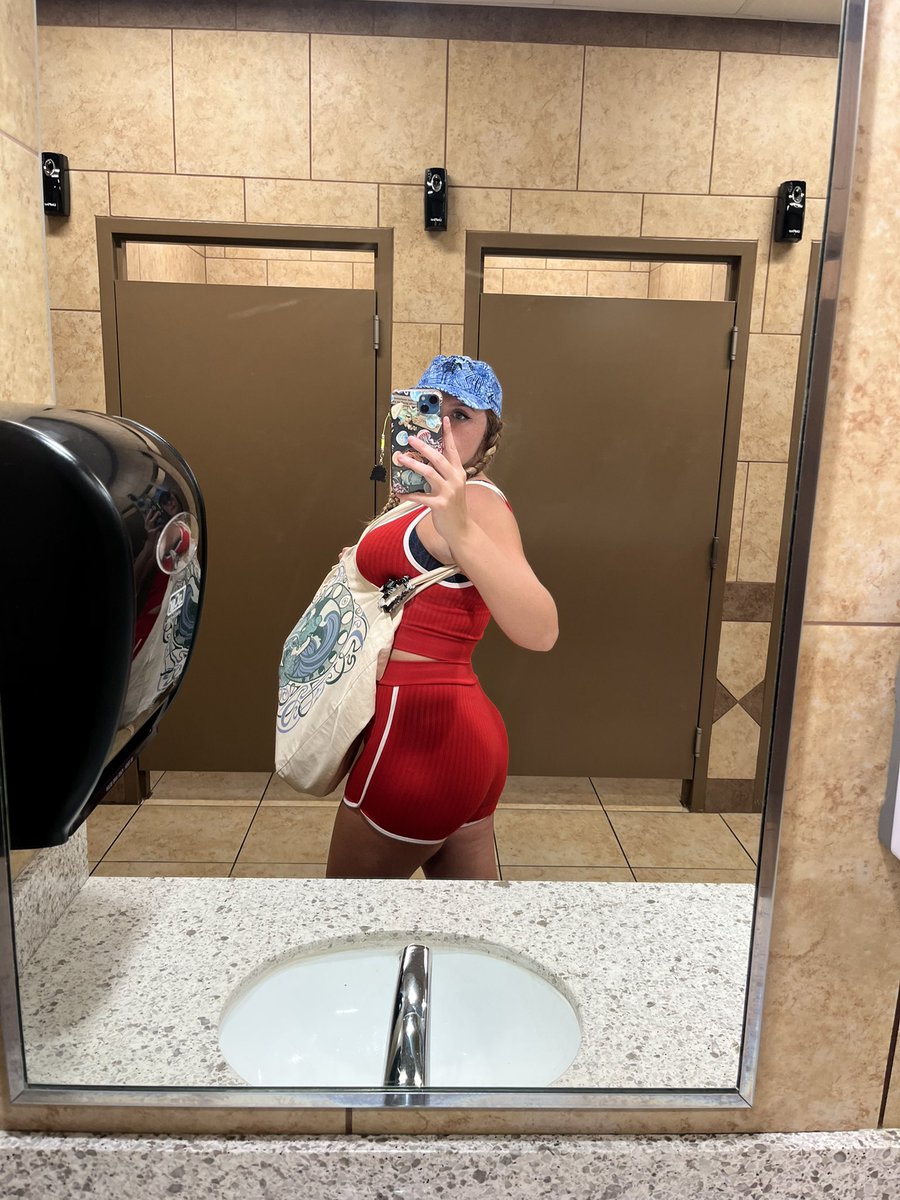NaughtyNova420's tweet photo. Certified Beach babe! I wish I could post more photos on here but I have more posted on my IG SirenSerenity and naughty ones on my https://t.co/4ZLYgJ3PFf #beach #Texas #texasbeach #oceanlife #BikiniMode #BikiniBeauty #slimthick #fypviraltwitter #fypシ゚viral https://t.co/2tPIAwgnj0