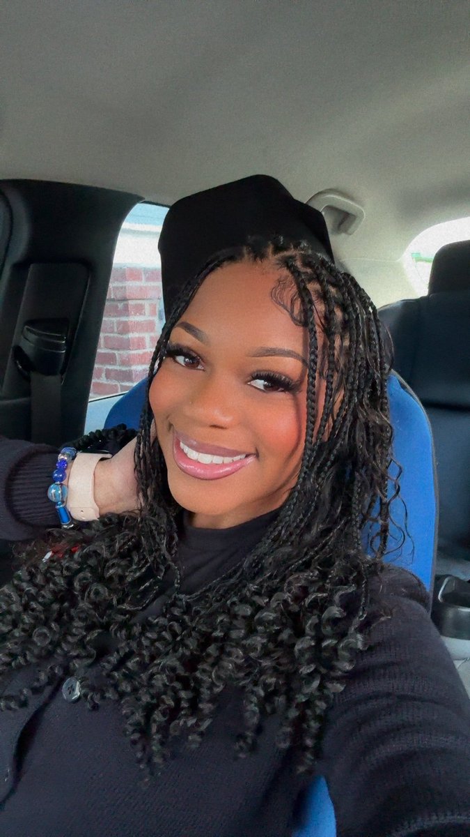 did yall teacher look this good? 💙🥰