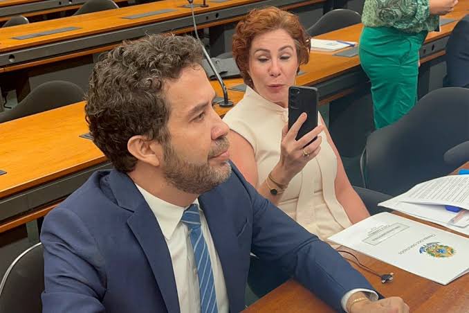 🚨URGENTE! ESPANHOLA CONDENADA

O STF ACABA de CONDENAR mais uma vez a pistoleira Zambelli por porte ilegal de arma no episódio que ela PERSEGUIU ARMADA um homem que a questionou na rua no dia da eleição.

GRANDE DIA! SEXTOU 👍🏻