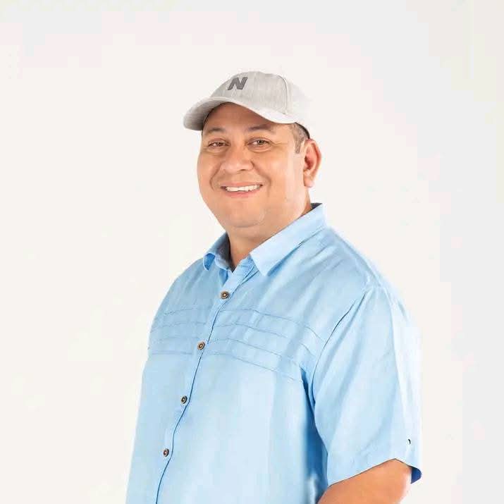 Nuestro Alcalde Carlitos Sanchez de Cuscatlan Norte (San Pedro Perulapán,San Bartolome Perulapia, Oratorio de Concepción, San José Guayabal y Suchitoto heroico) gran persona y gran funcionario, siempre tendrás mi apoyo hermano junto a tu gran equipo de trabajo, bendiciones mil.