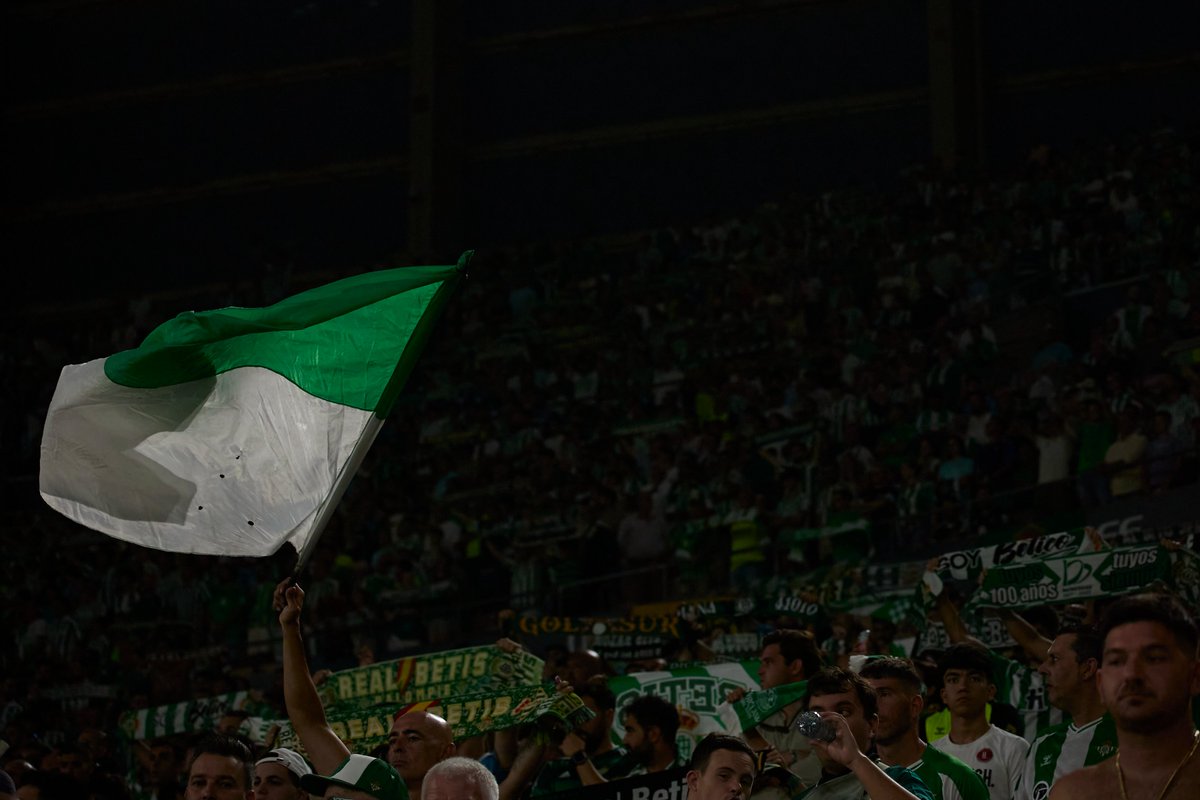 𝑄𝑢𝑒 𝑣𝑖𝑣𝑎 𝑒𝑙 𝐵𝑒𝑡𝑖𝑠,
𝐵𝑒𝑡𝑖𝑠,
𝑅𝑒𝑎𝑙 𝐵𝑒𝑡𝑖𝑠 𝑑𝑒 𝑚𝑖 𝑎𝑚𝑜𝑟.