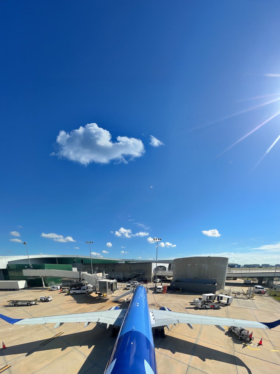 The behind-the-scenes look you didn’t know you needed. 💙