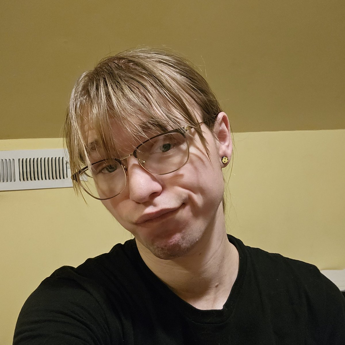 I swear, every time I work in a family-owned kitchen I end up in the dish pit. Ts is annoying tbh