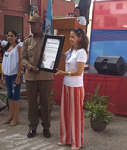 Las Fuerzas Armadas Revolucionarias reconocen en Guantánamo a las aguerridas mujeres por defender #ElLegadoDeVilma