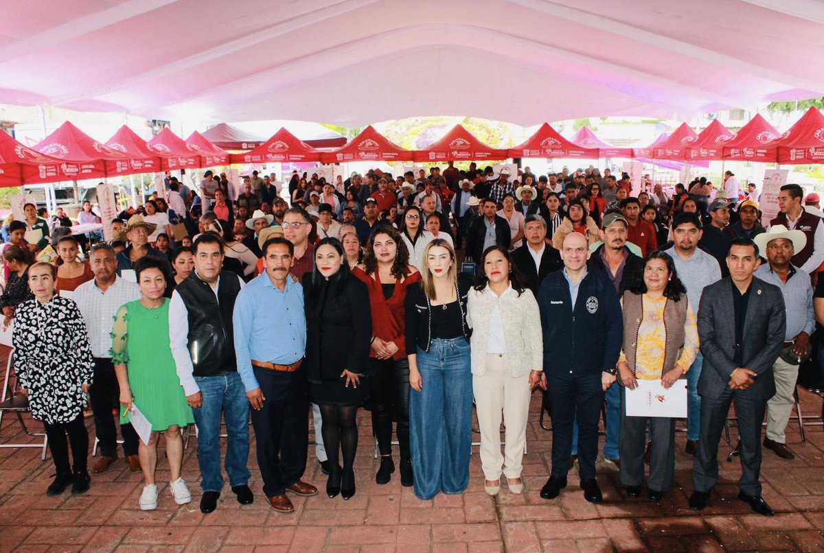 PJEdomex's tweet image. El juzgado móvil del #PJEdomex llegó a #Temascaltepec para continuar acercando sus más de 20 servicios a la población mexiquense a través de las Caravanas Itinerantes por la Justicia Social.
El Juez José Guadalupe Isidoro Reyes participó en la inauguración de la jornada donde…