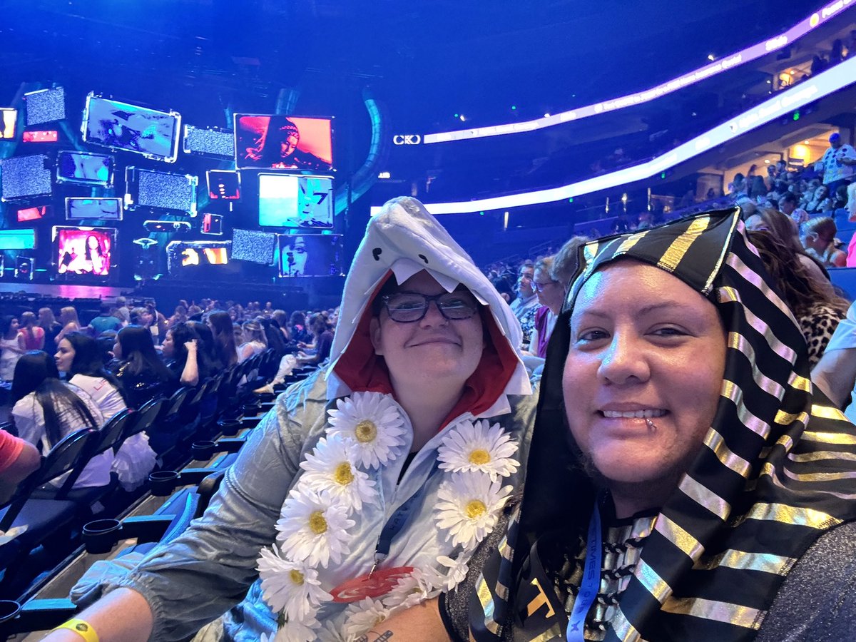 crimsonregret41's tweet photo. Treated @WayHaughtElf to the closest seated #katyperry tickets I could afford for their #birthday. Hope she sings our wedding song Firework! @katyperry #lifetimestour #leftshark #darkhorse https://t.co/dDZefOeUNH