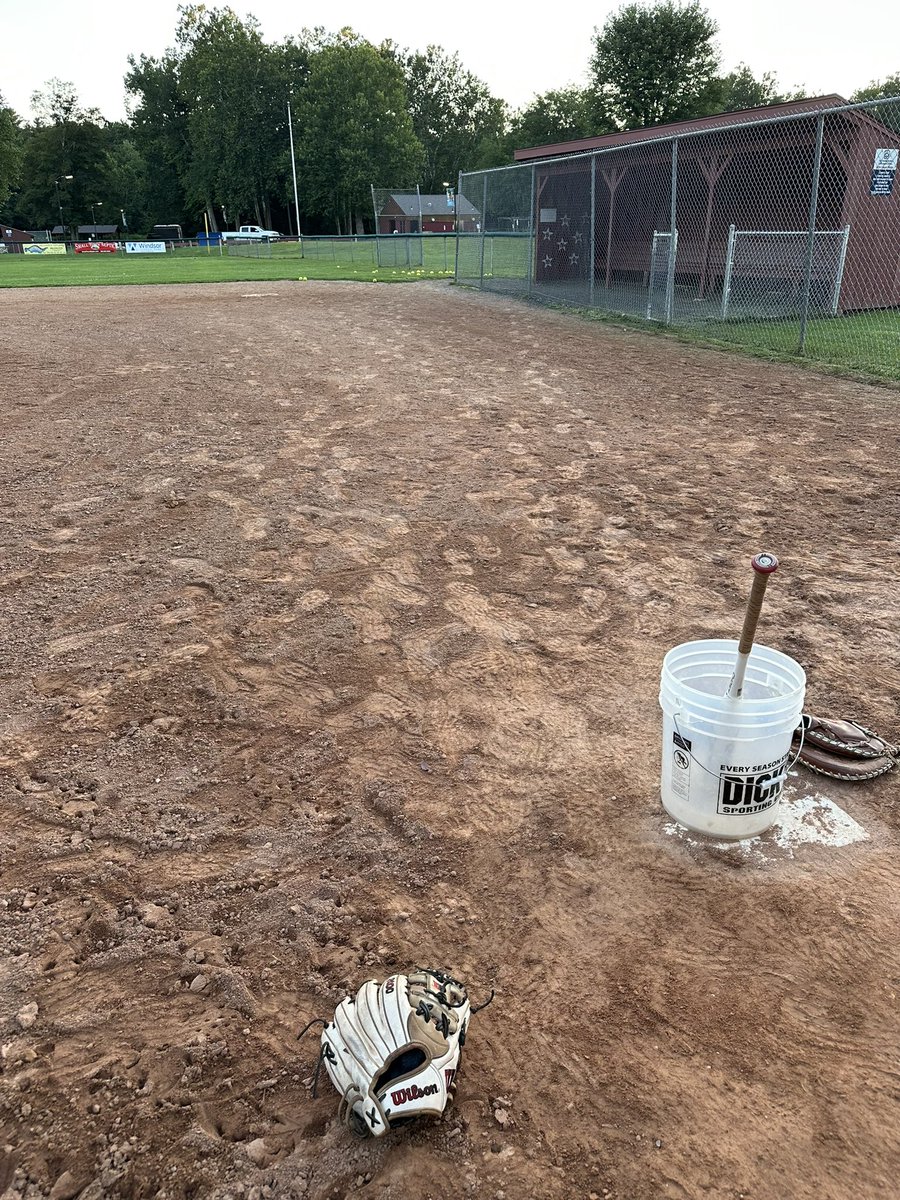 Ashley Tetreault 2028 (@ashleytetr78885) on Twitter photo Had a great practice this night with dad after a 3 hour vollyball practice. The grind never ends! <a href="/CharmerSoftball/">Connecticut Charmers</a> <a href="/CoachRuss3/">Russ Senerchia</a> <a href="/coachbradley81/">Jay Bradley</a> <a href="/CoachNeilDS/">neil domer-shank</a> <a href="/Softball_Home/">Softball Home🥎</a> Had a great practice this night with dad after a 3 hour vollyball practice. The grind never ends! <a href="/CharmerSoftball/">Connecticut Charmers</a> <a href="/CoachRuss3/">Russ Senerchia</a> <a href="/coachbradley81/">Jay Bradley</a> <a href="/CoachNeilDS/">neil domer-shank</a> <a href="/Softball_Home/">Softball Home🥎</a>