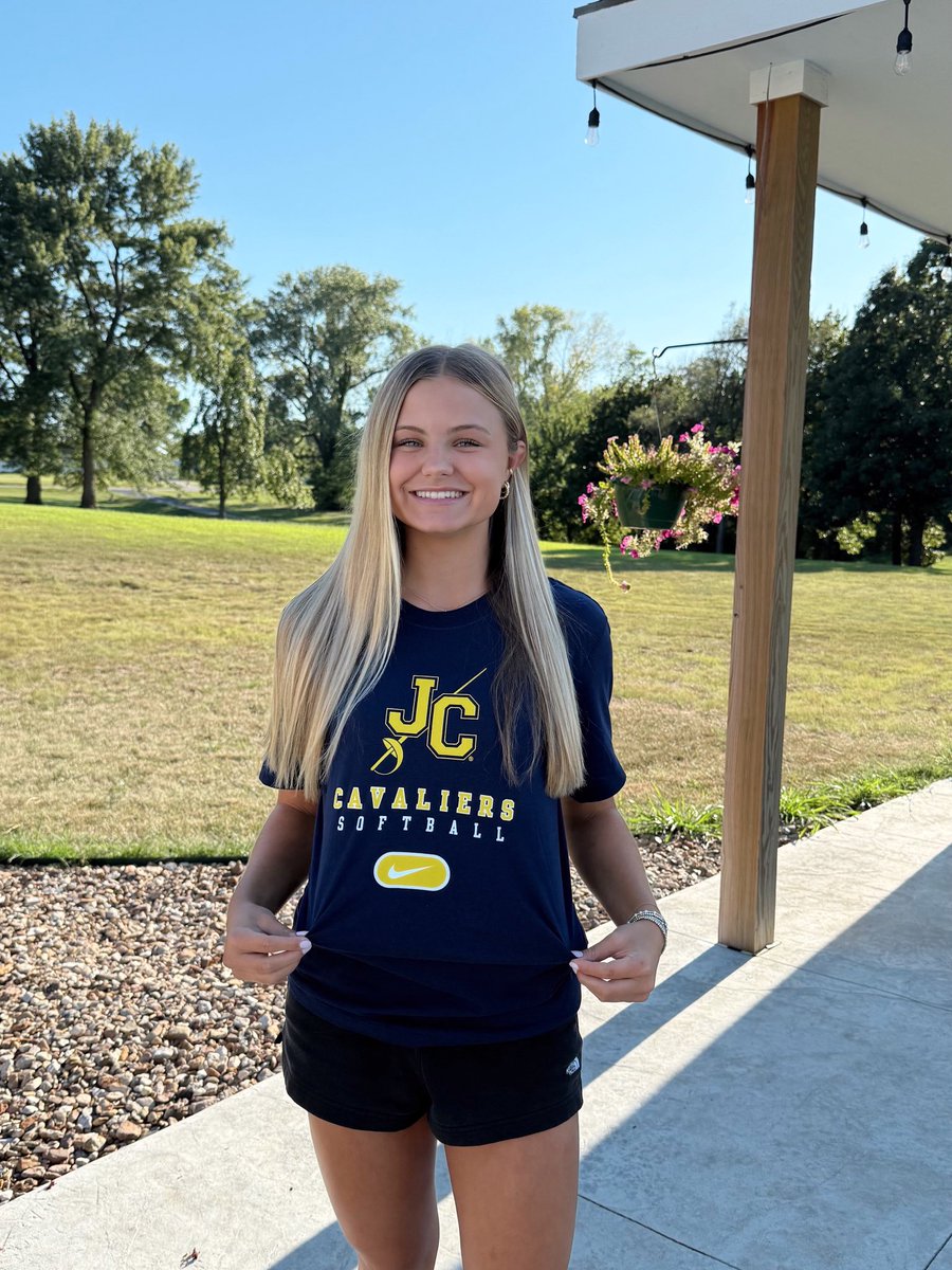 Ella Loun tweet media