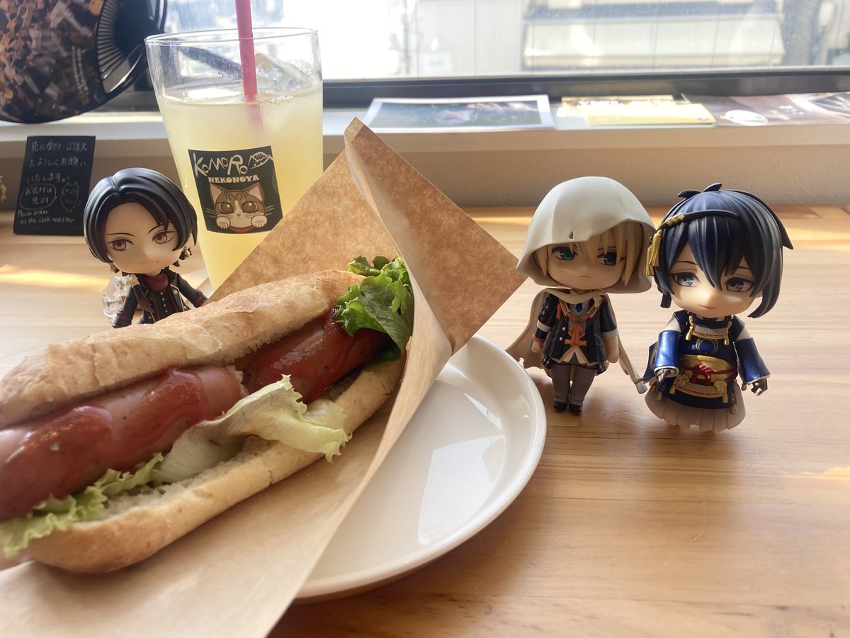 usausalabyrinth's tweet photo. お土産渡しにねこのや(@nekonoyasan55 )さんにもお邪魔してきました😊ちょこちょこ立ち寄ってはいたけど、ゆっくりできたの久しぶりな気がする…。にゃんドッグ美味しかった✨また遊びにいきます♡♡ https://t.co/HQYDdP31J7