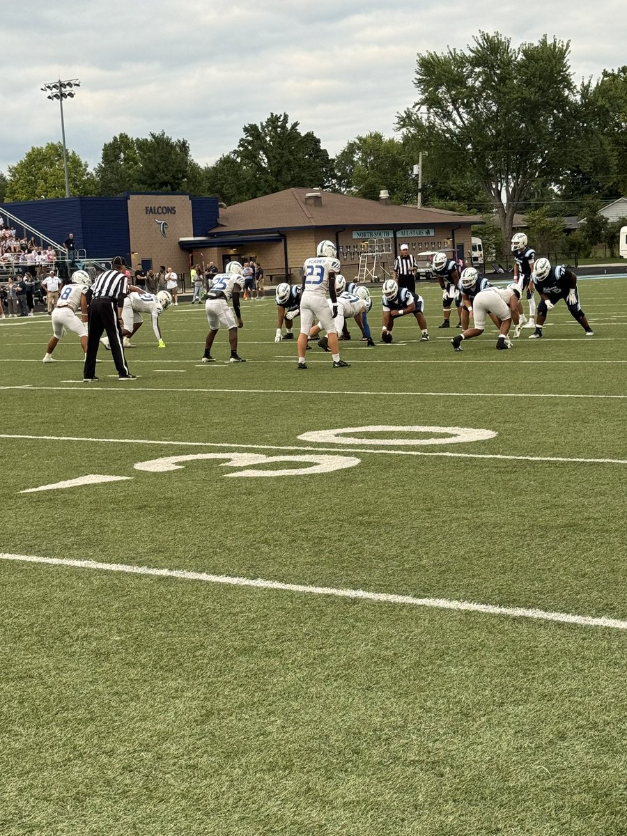 🏈 Flashes QB Connor Moreland with his 2nd TD pass to WR Markell Bailey! 

Start of 2nd Quarter 

Flashes-21
Falcons-0

#WeAreFlashes⚡️