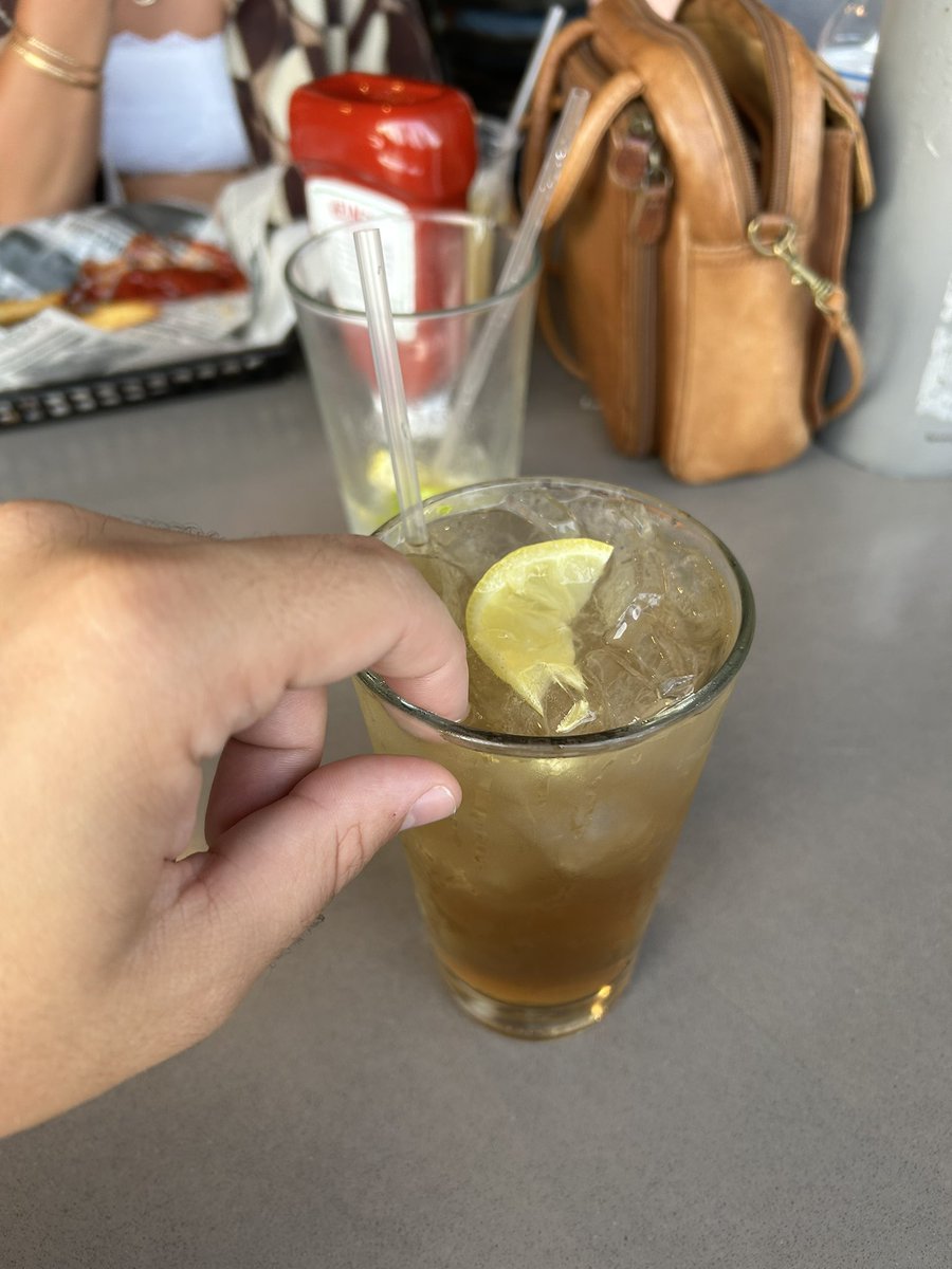 Ricky_Balls_'s tweet photo. Efficiency drinking tonight #longisland #likemypenis #itslong #tappedin https://t.co/Od6llzvQQ1