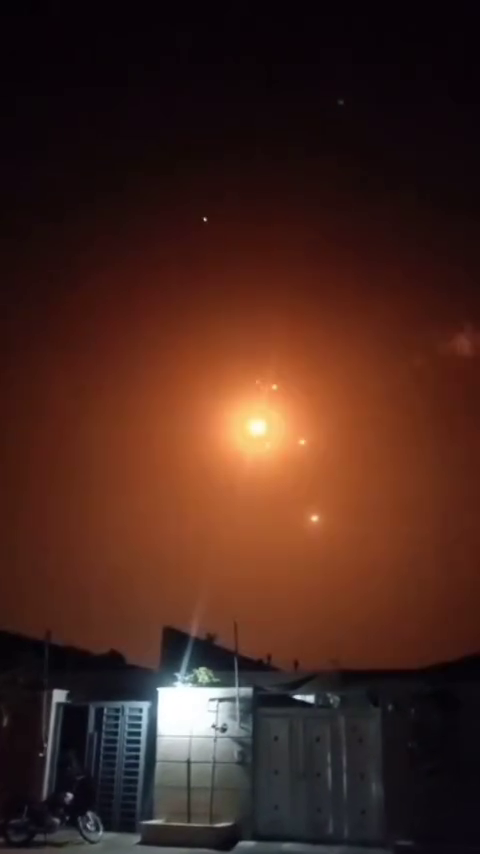 sam_lair's tweet photo. I wrote about Iran's missile failure rates during True Promise II
Folks get caught up in the 50% failure rate figure from TP I and assume similar numbers are true for TP II and the 12 Day War. But, official statements and video evidence suggest its the failure rate is only 10%! https://t.co/8tg7g6ifyE