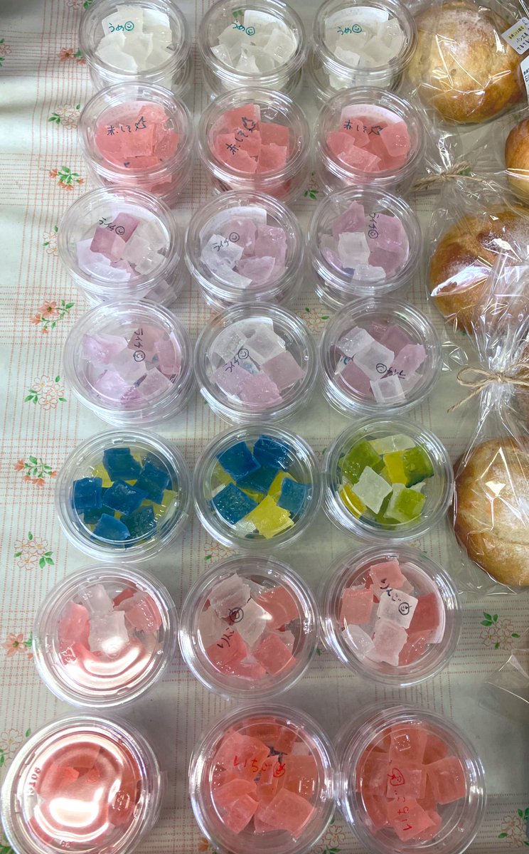 おはようございます🌞⚾️処暑  本日はファーマーズにもち麦おやき、ソフトフランス、プチパン、ゆずパン、プレーンシフォン、琥珀糖（うめ、ライチ、いちご🍓 ひまわりcolor🌻、海color🐠、りんご🍎、赤紫蘇（new★） ）、梅ジャム（冷蔵コーナー）、他になります。よろしくお願いします😃