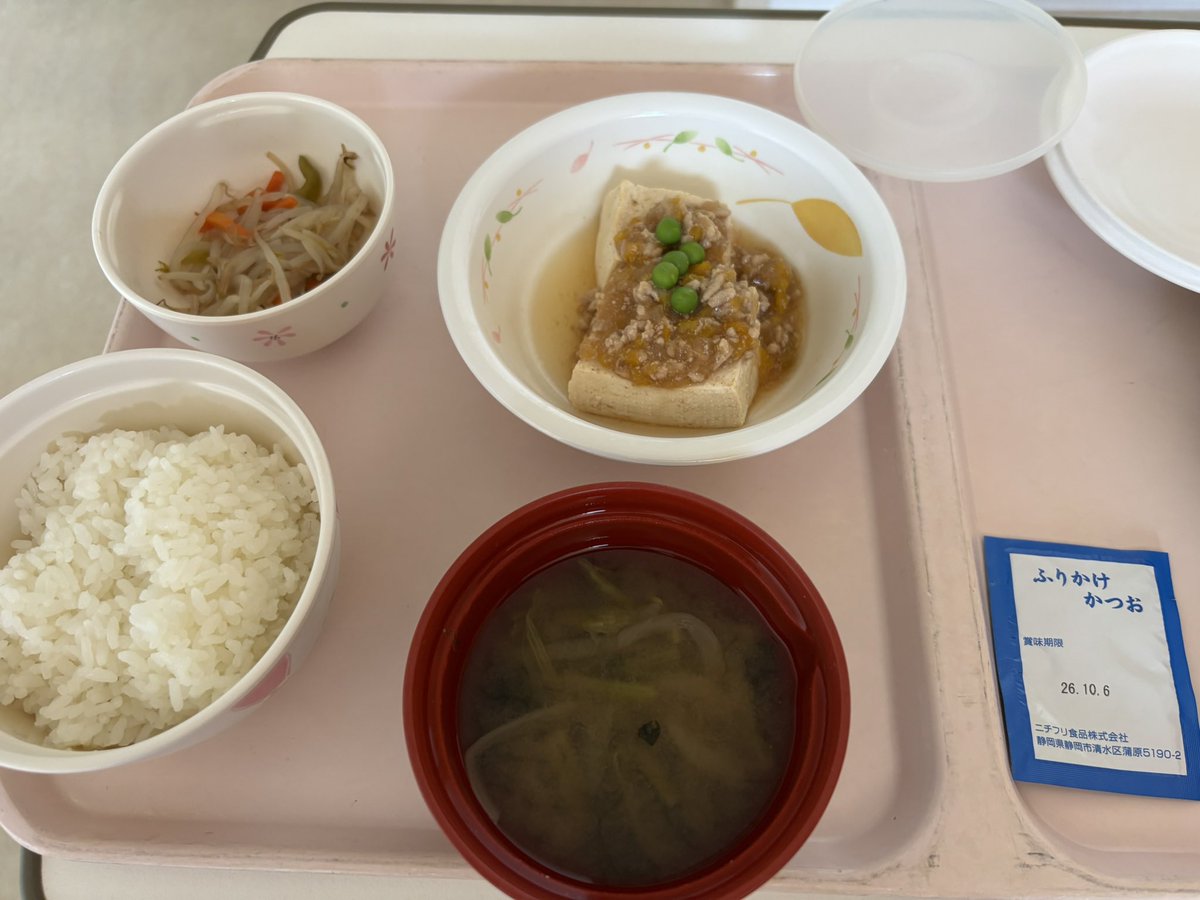 今日のモーニング

もやしがねー
嫌いになりそう

味噌汁とふりかけでちょっと摘んだ

ヤバい食欲無くなった来た😅

＃モーニング
＃もやし
＃味噌汁
