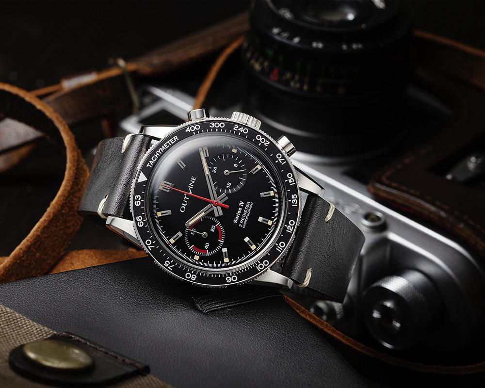 アウトライン　クロノグラフ　腕時計　クォーツ　outline ウォッチ　黒 アウトライン×チックタック】限定コラボ第3弾。70年代の傑作を二