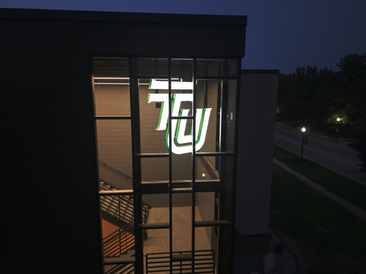 TiffinU's tweet photo. 'Twas the night before Welcome Weekend...

The school year is slowly approaching Dragon Nation! Our campus is glowing with excitement. 🌟 Share what you're most excited about in the comments! 🐲 

#tiffinuniversity #campusviews #gogons https://t.co/ncj4hwOzBg