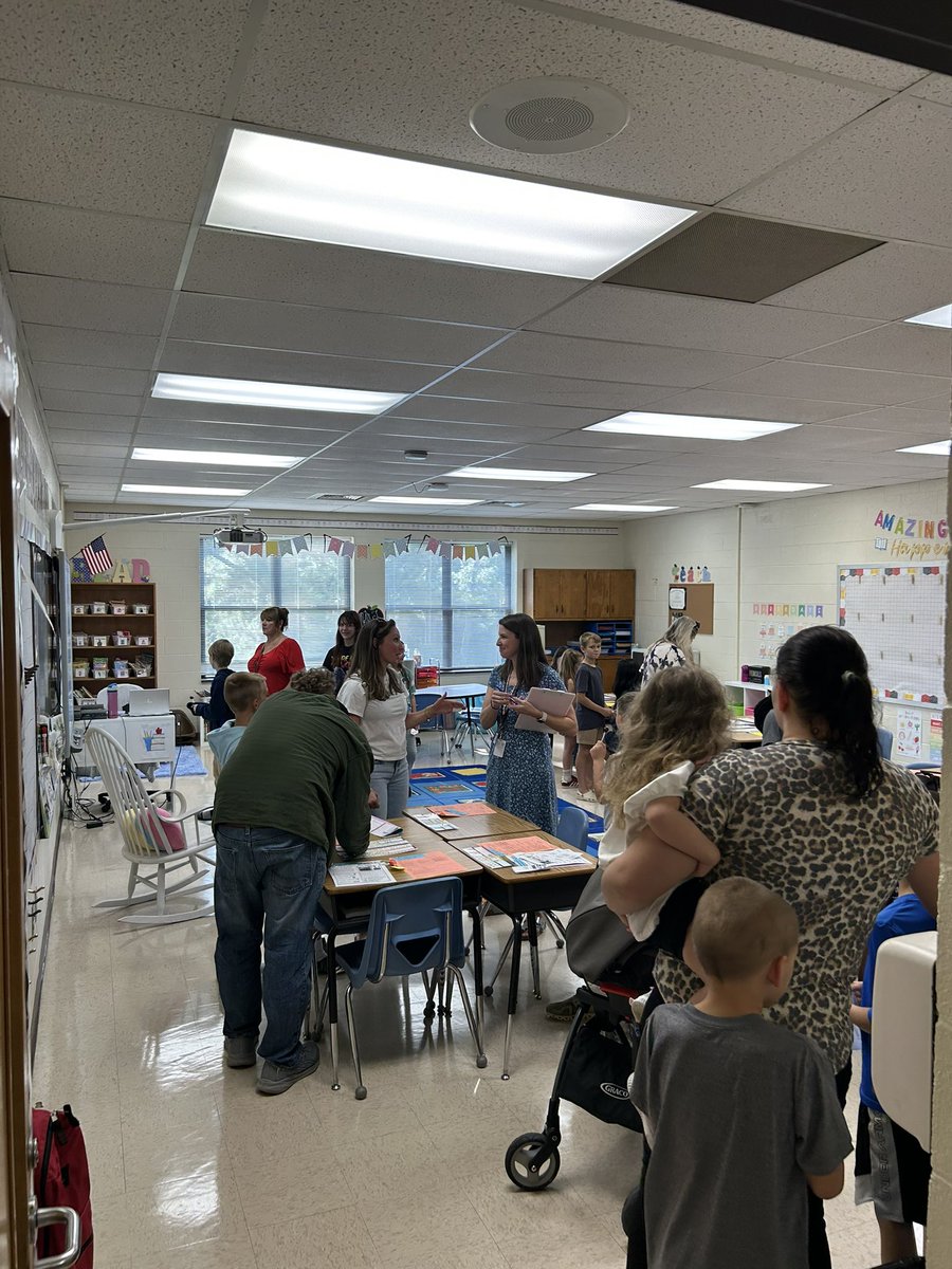 sfltrojans's tweet photo. What a great night...2025 Back to School! So fun seeing how much our students have grown and meeting our new ones! #trojansleadtheway https://t.co/5zx6YXMiGO