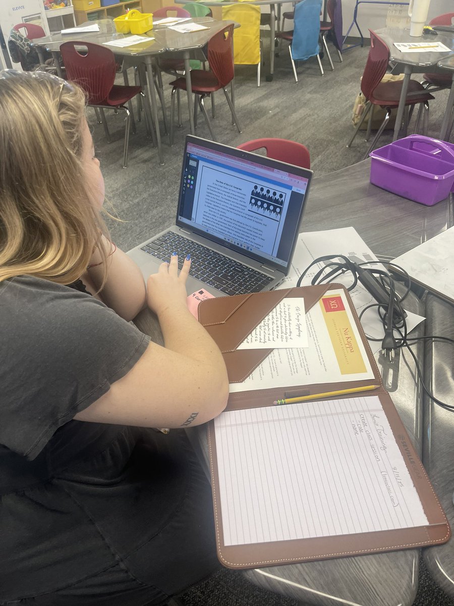 BethanyITC's tweet photo. Always a fun time sharing @lumiosocial with teachers—whether they’re brand new or seasoned pros!! 💡📚✨ Yesterday, I got to share ☝️ of my favorite tech tools 🧰 with the awesome teachers @MckibbenLane! @krwall1908 @BibbSchools #Built4Bibb https://t.co/W6dWsKZF2s