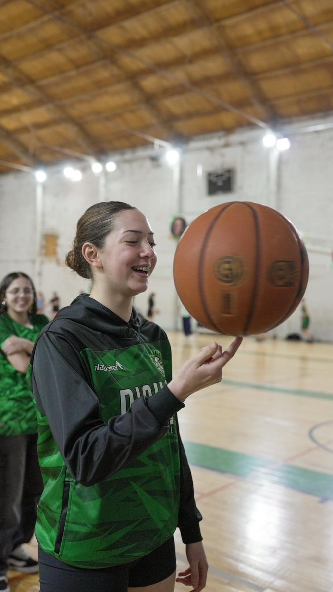 EL DEPORTE NOS UNE 🏀

Qué alegría haber compartido esta jornada en el Club El Biguá, donde seguimos proyectando futuro con nuevas obras y acompañando al básquet femenino que llevará a Neuquén a la Liga Nacional.

Invertir en nuestros deportistas, brindando más oportunidades, es