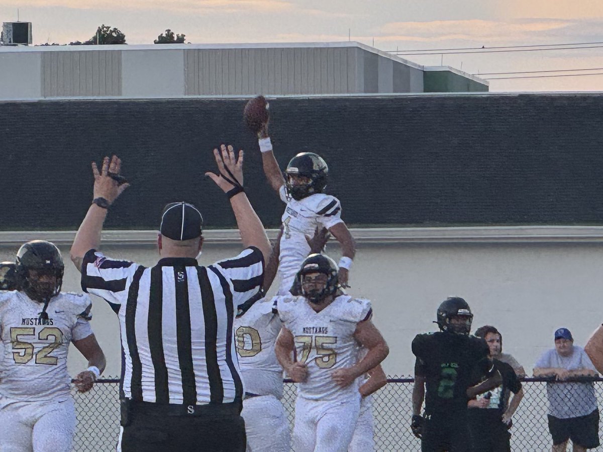JWMHS's tweet image. With 8:21 to go in the 1st quarter, Thomas scores a #MustangTouchdown &amp;amp; lead 11-0 after the fumble recovery! This #MustangTouchdown brought to you by #StateFarm  &amp;amp; @GreggSFAgent #LetsGoMustangs #BeatGulf #TouchdownsAreTheStandard #FootballIsTheStandard #ExcellenceIsTheStandard