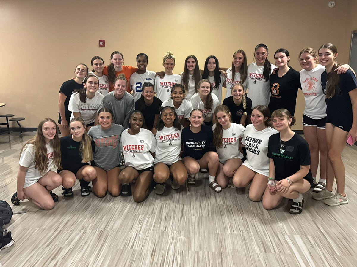 BrewerWitches's tweet photo. Combo Team Dinner was a success. 

Witches (Brewer, ME) + Witches (Salem, MA) 

Volleyball Game tomorrow, 10:00 am, 📍BHS Gym

#GoWitches 🏐 https://t.co/3kT6bnp8jd