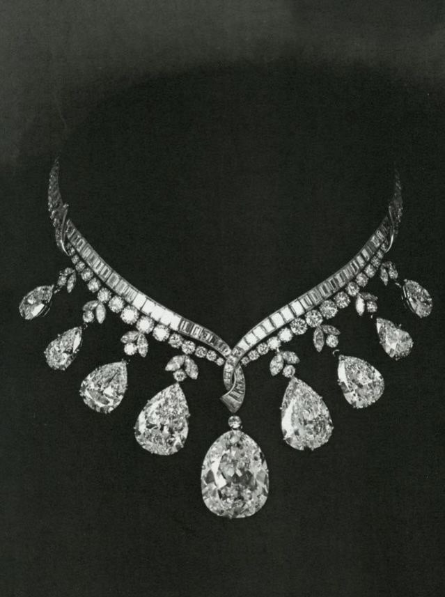 e8nsl's tweet photo. Van Cleef &amp; Arpels diamond necklace
1950s–60s — timeless royal elegance. https://t.co/DrusjyroVv