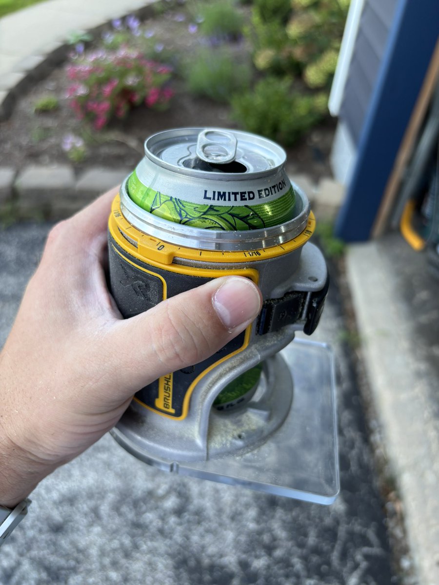 BumpySilenced's tweet image. Hey @DEWALTtough, if a router base coozie doesn’t exist, it should.