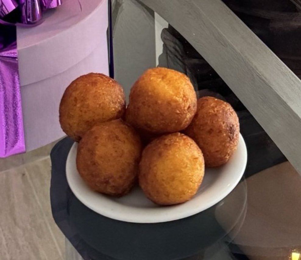 zerep_dalb's tweet photo. Así como trates estos buñuelos te tratará diciembre. https://t.co/QBjaEAnJ7m