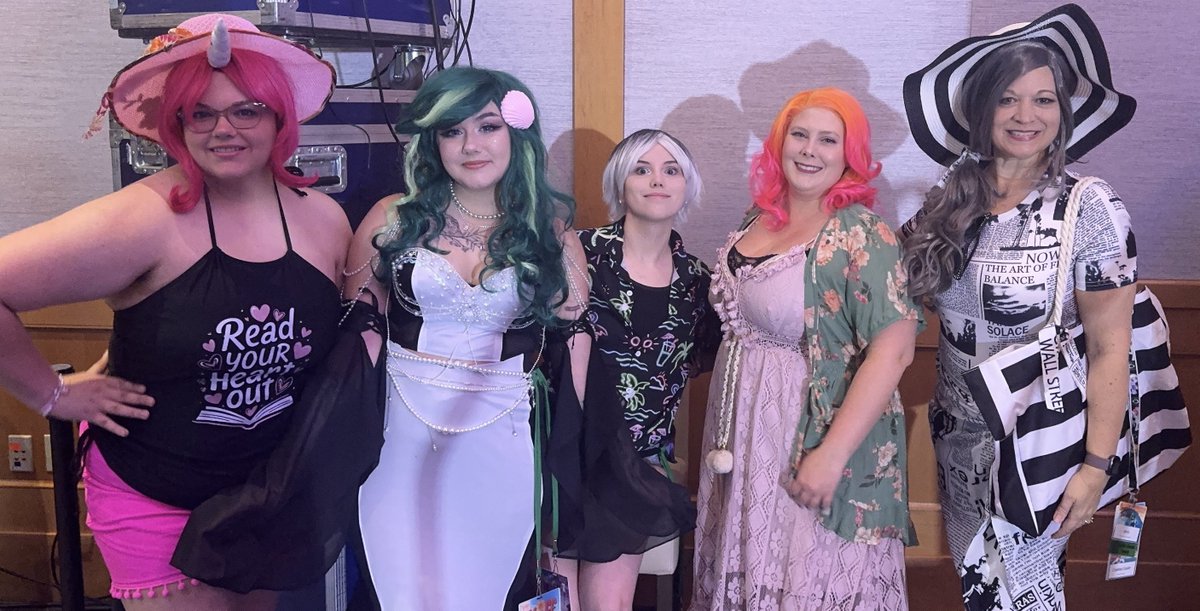 Are you curious about us <a href="/EverfreeNW/">Everfree Northwest</a> ponies??? 

Catch a wave with us at Meet the Mascots in Party Central at 6:15pm! ✨

Hope to see you there!