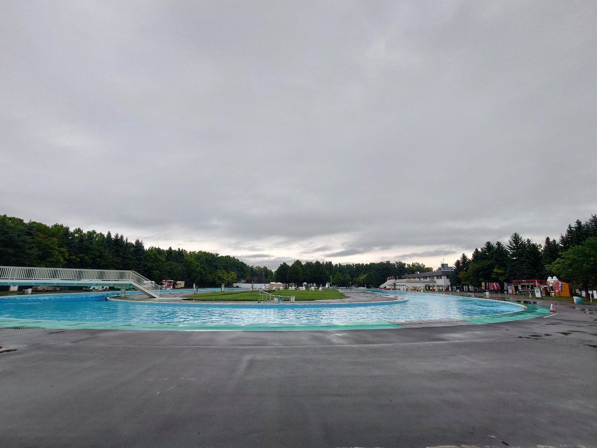 teine_pool's tweet photo. おはようございます。今朝の天気は曇り、気温22度、水温26度です。この後気温が上昇する予報となっておりますので、通常営業いたします。今シーズンの営業は明日までとなっております。皆様のご来場をお待ちしております。 https://t.co/yFCDy2Q7tR
