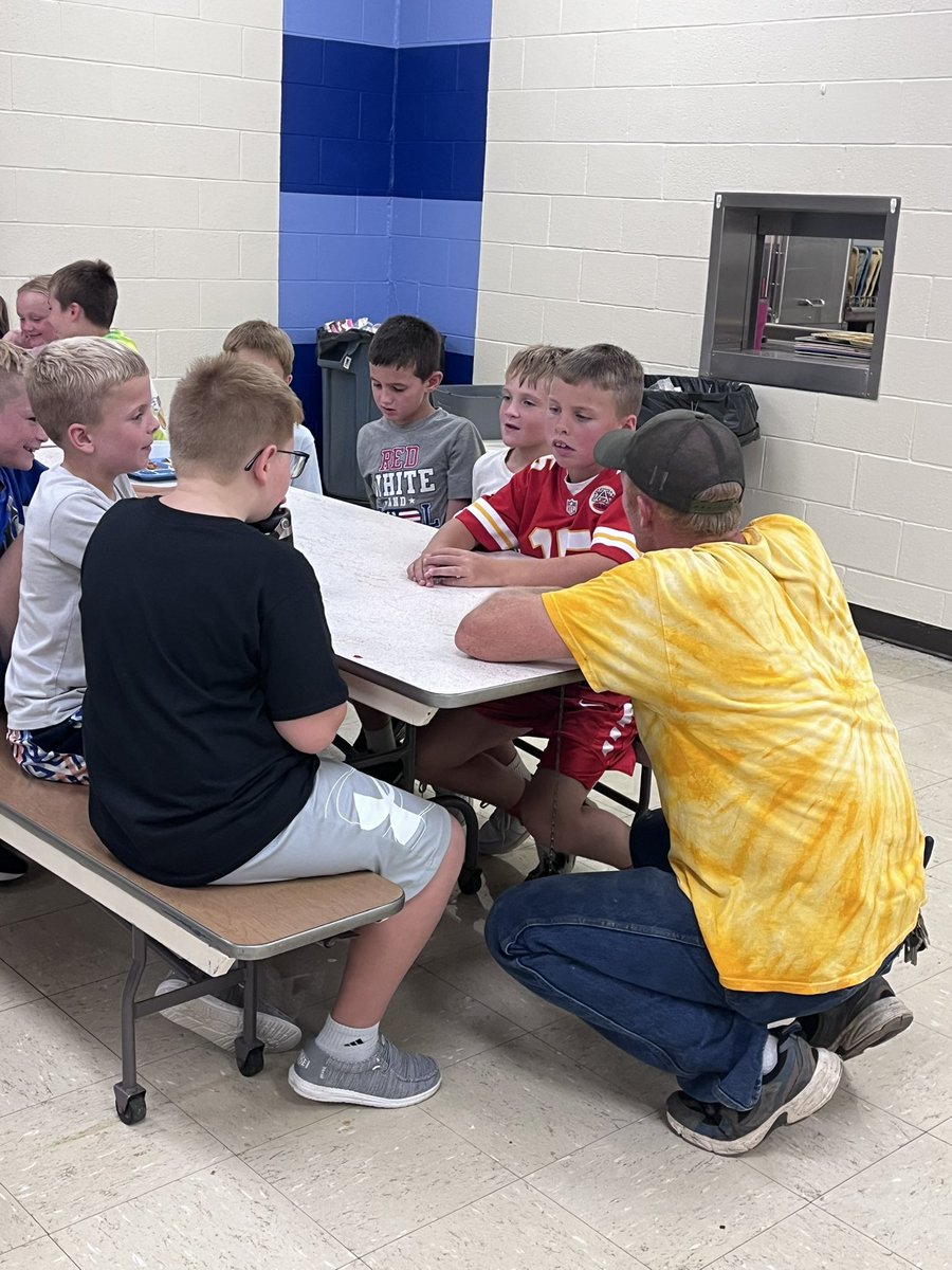 Mandery's tweet photo. Steve Briske finally took a day of vacation, but we had some minor issues that needed tending 2 so Jay Lawver came 2 the Exeter building from the Friend site 2 help out. We didn’t have 2twist his arm 2 stay &amp; have lunch w/the elementary kids. Talk about relationships! #EMFbobcats https://t.co/3LlelICCHr