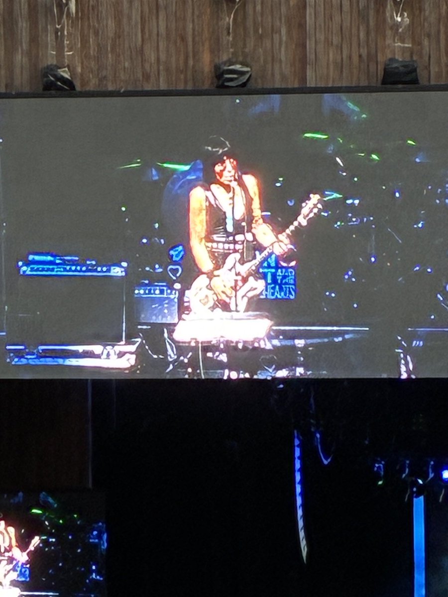 GeneTaftPR's tweet photo. Seeing a double bill of Joan Jett and Billy Idol #itsanicedaytotouragain https://t.co/VQ8HmUZwFT