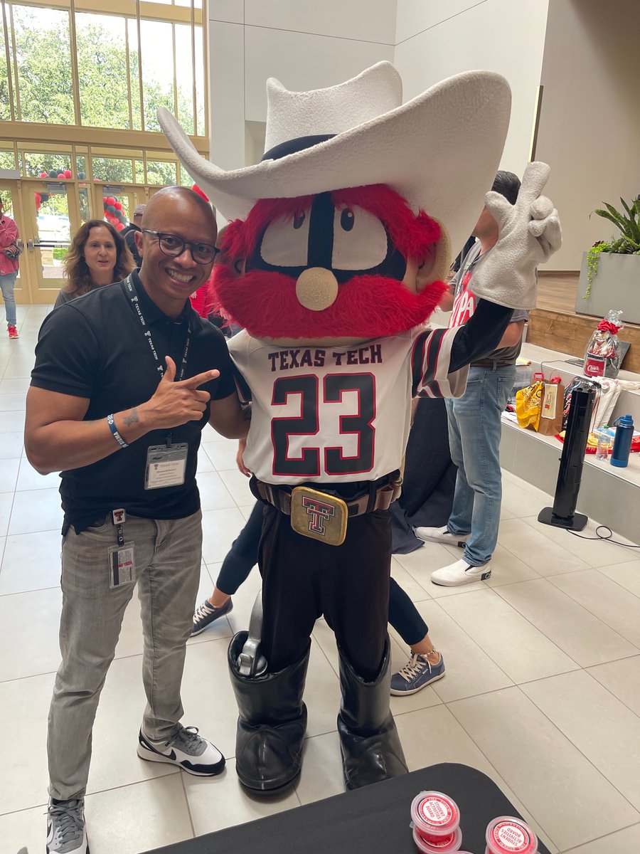 DrMacJ's tweet image. Guess who's back?! Everything is bigger in Texas. I’m happy to share that I’m starting a new position as Assistant Professor of Performing Arts Education at Texas Tech University! #hastag #TheDocIsIn #texastech #WreckEm #FromHereItsPossible