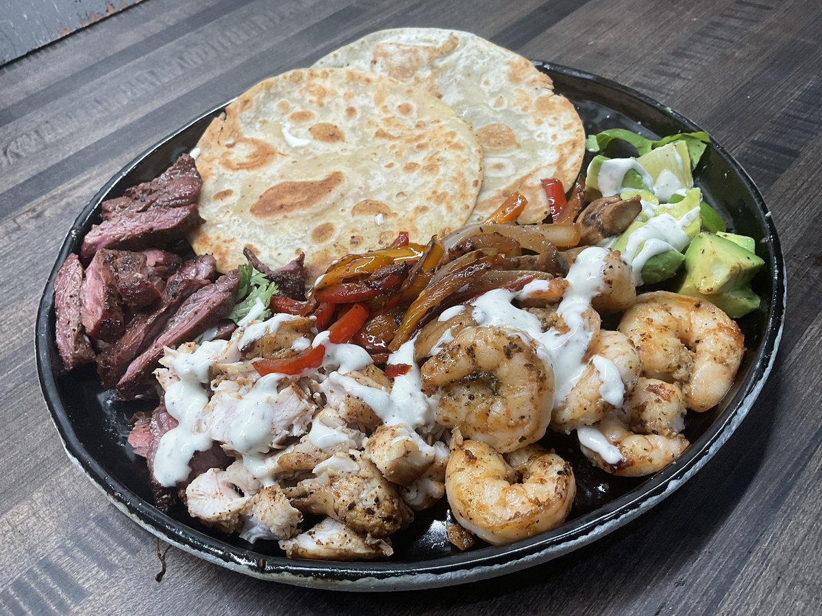 Crappie-doc 🐟🎣 (@crappiedoc) on Twitter photo Mixed grill fajitas with <a href="/HeathRilesBBQ/">Heath Riles</a> Garlic Jalapeño, I spiked it with some chili powder. Skirt steak, chicken, shrimp, fresh veges. Mixed grill fajitas with <a href="/HeathRilesBBQ/">Heath Riles</a> Garlic Jalapeño, I spiked it with some chili powder. Skirt steak, chicken, shrimp, fresh veges.