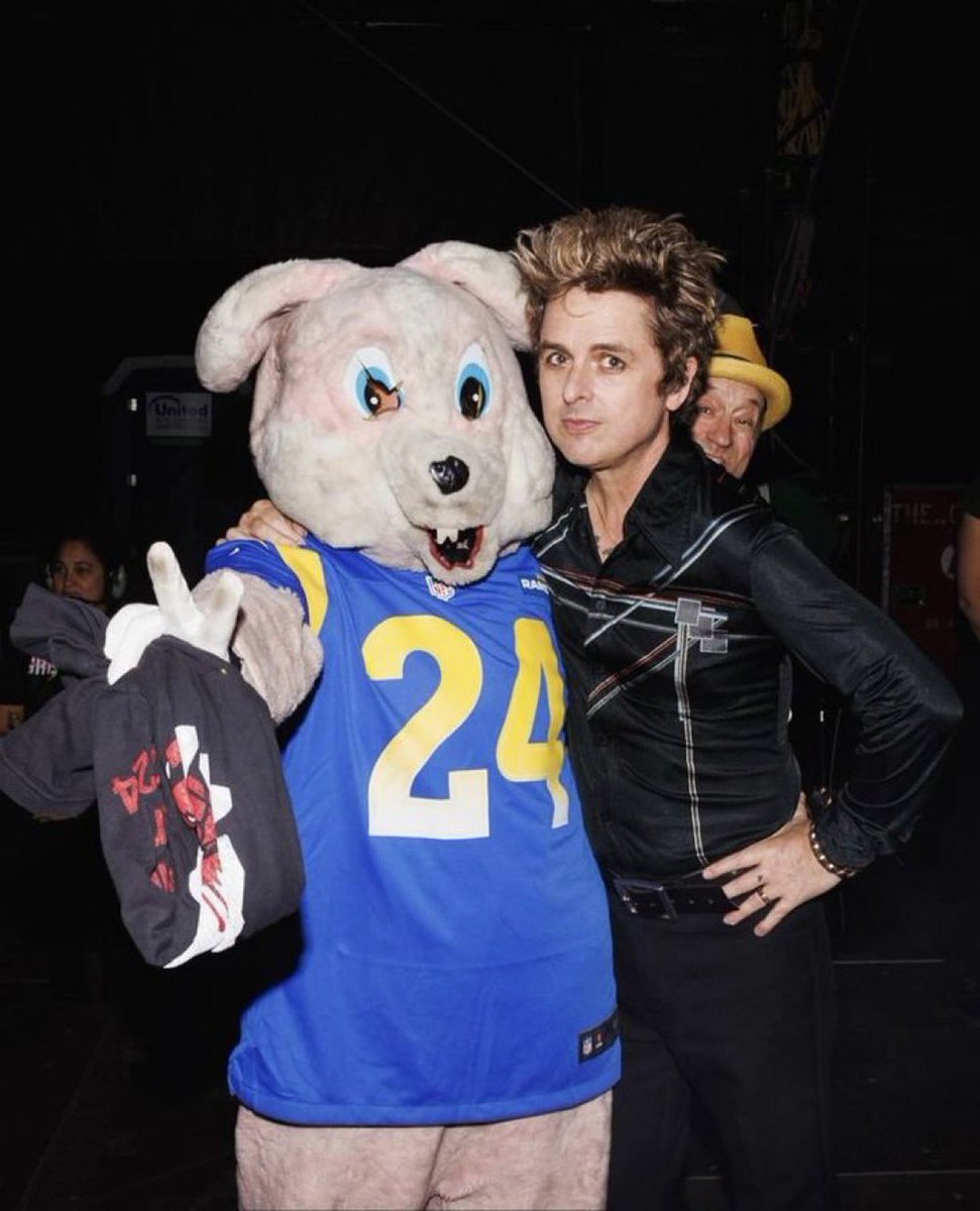 WHY IS HE SO CUNTY I AM CLAWING AT THE WALLS SIR YOURE 53