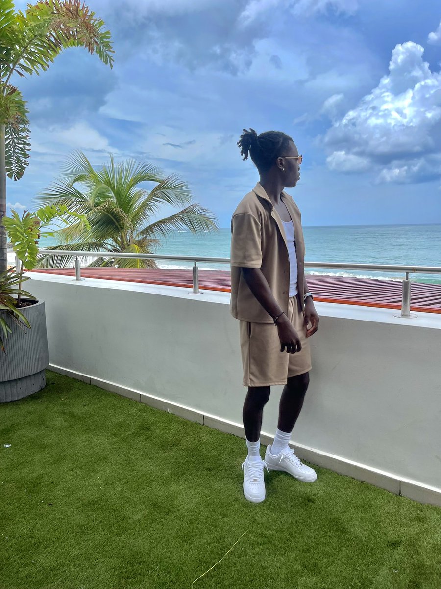 famousassmike's tweet photo. 🏝️ https://t.co/FImkNLOTkv