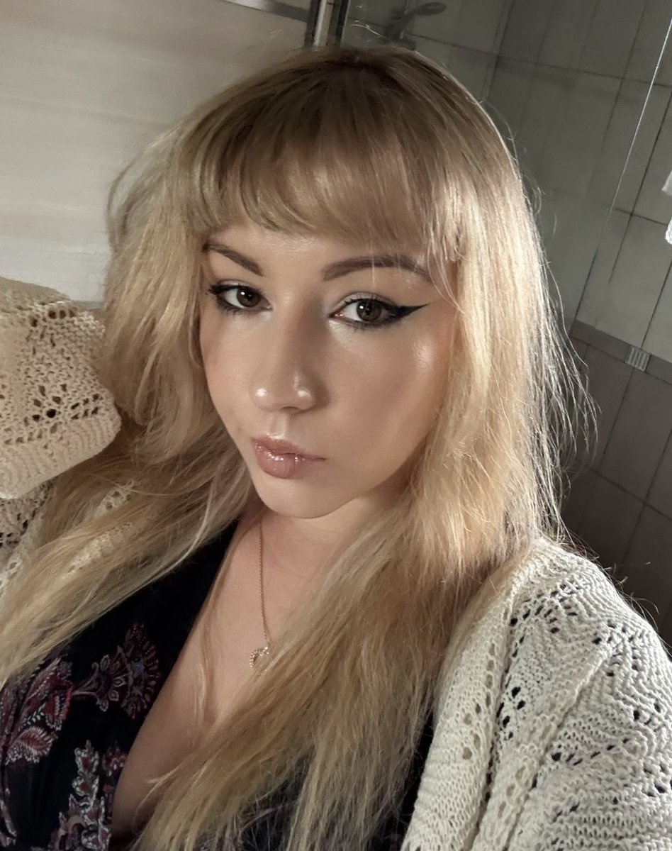 ˙⋆✮ eva tweet media