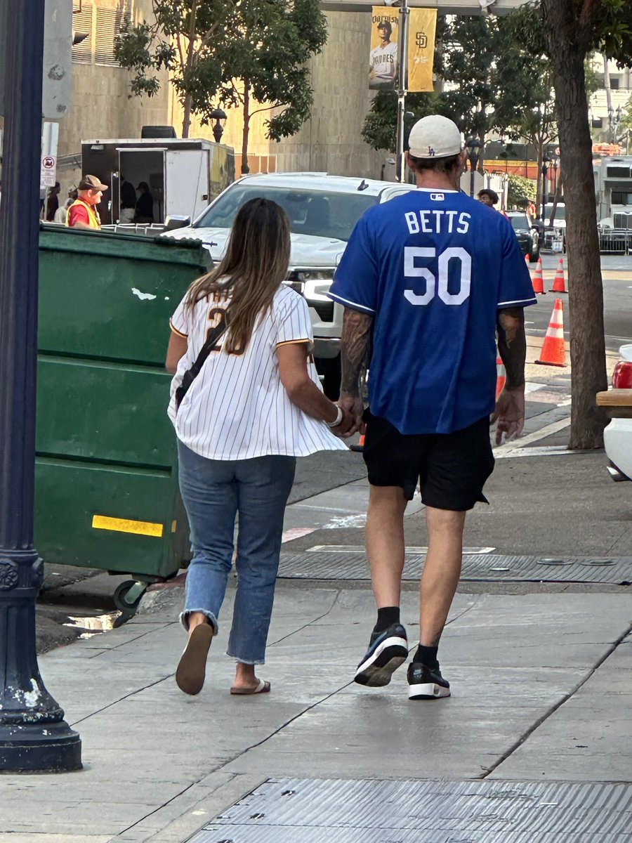 Chris Fore (@chriscfore) on Twitter photo WHAT IN THE WORLD IS WRONG WITH HER?!! <a href="/ExplorerofSeas/">Salty Padres Fan</a>
@devinegospel
@quackedonpadres
@explorerofseas
@padresnohitter
@nationpadres
@padresdailydata
@ryancohen24 WHAT IN THE WORLD IS WRONG WITH HER?!! <a href="/ExplorerofSeas/">Salty Padres Fan</a>
@devinegospel
@quackedonpadres
@explorerofseas
@padresnohitter
@nationpadres
@padresdailydata
@ryancohen24