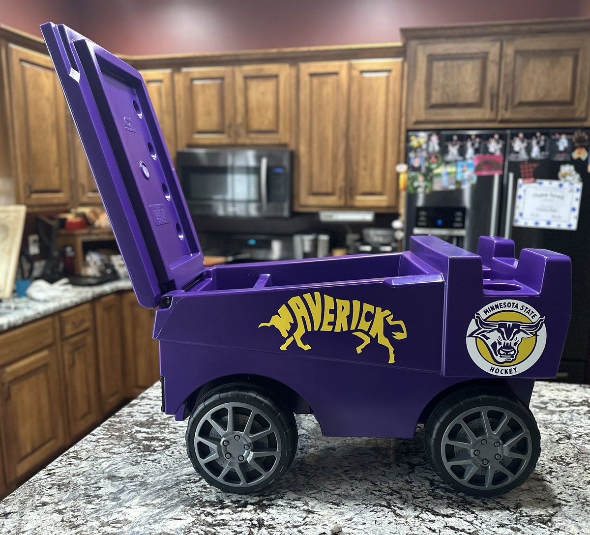 S_R_Gage's tweet photo. Finished modifying my new remote control Zambeerni cooler today…ready for @MinnStMHockey season! https://t.co/pvMmUn3YEr