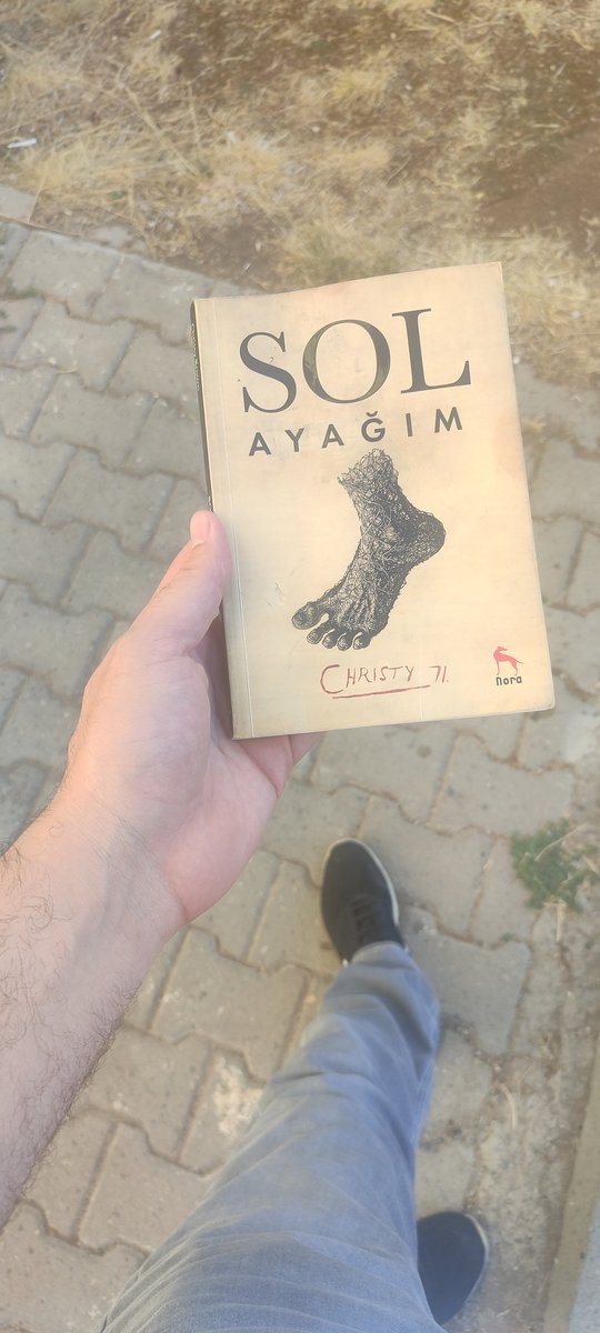 Sol ayağım yere düşmüştü kaldırdım.