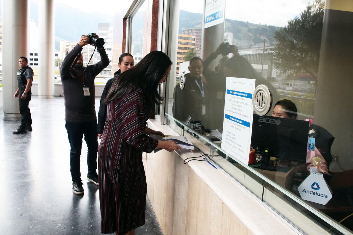 📢 Hoy entregamos a la <a href="/AsambleaEcuador/">Asamblea Nacional</a> el Plan Nacional de Desarrollo “Ecuador No Se Detiene" 2025–2029.

Este documento, elaborado de manera participativa, es la hoja de ruta que guiará las políticas públicas, la inversión estatal y las prioridades nacionales hacia un Ecuador
