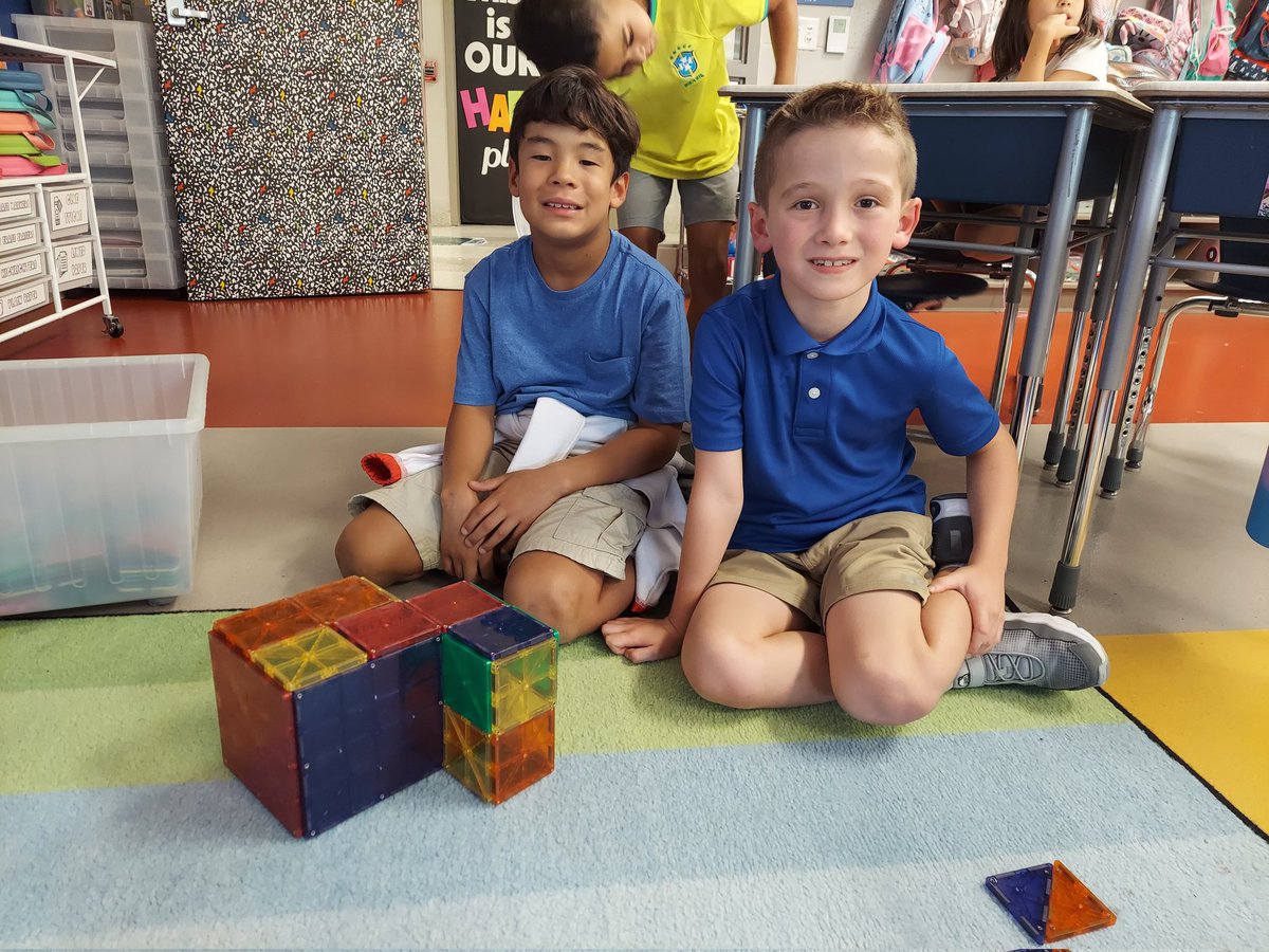 jsaunders2nd's tweet photo. Snapshots from the 1st Week of School! #MrsSaundersScholars #hawksSOARtogether #oneccps @OldHundredES https://t.co/Q1uQfkjcXf