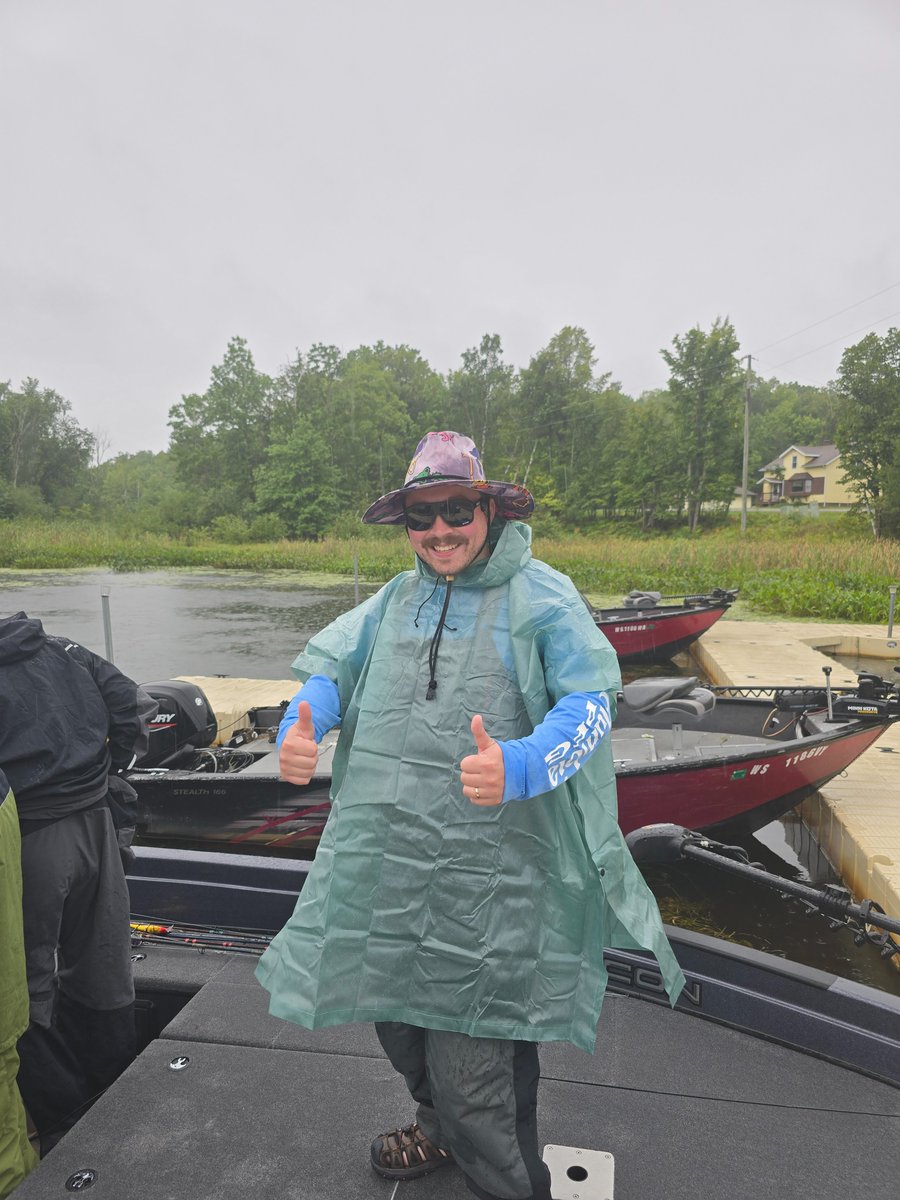May be the best muskie fishing outfit I've seen!

#Fridayfunnies