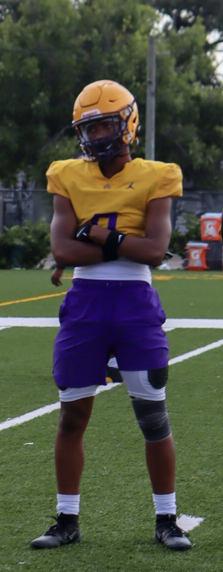Clay_Station5's tweet photo. Freshman year. New chapter. Same grind. Pads are on, mind is locked in. Let’s work. 🏈💪🏾 #FreshmanSznLoading https://t.co/Iw3YvKT8uh