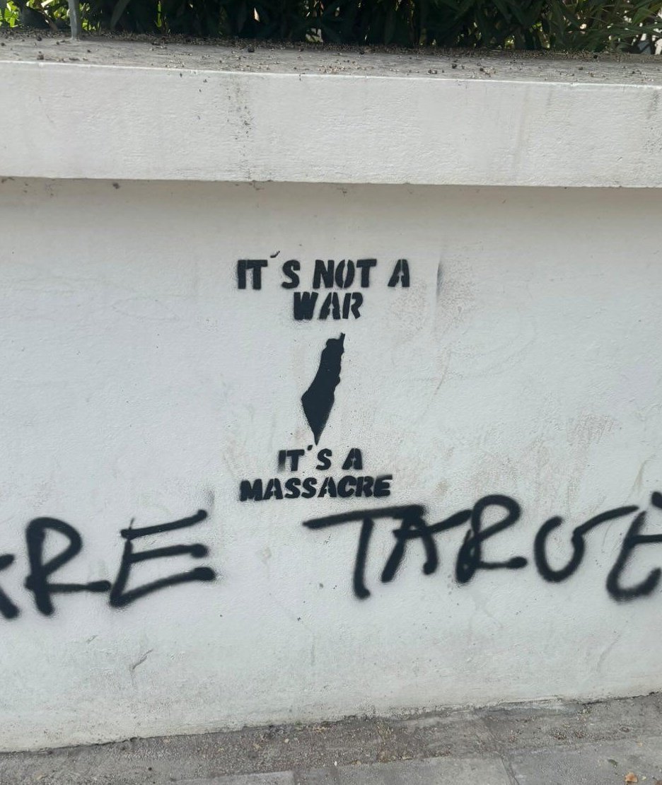 "It's not a war, it's a massacre"
Stencil seen in Chania, Greece