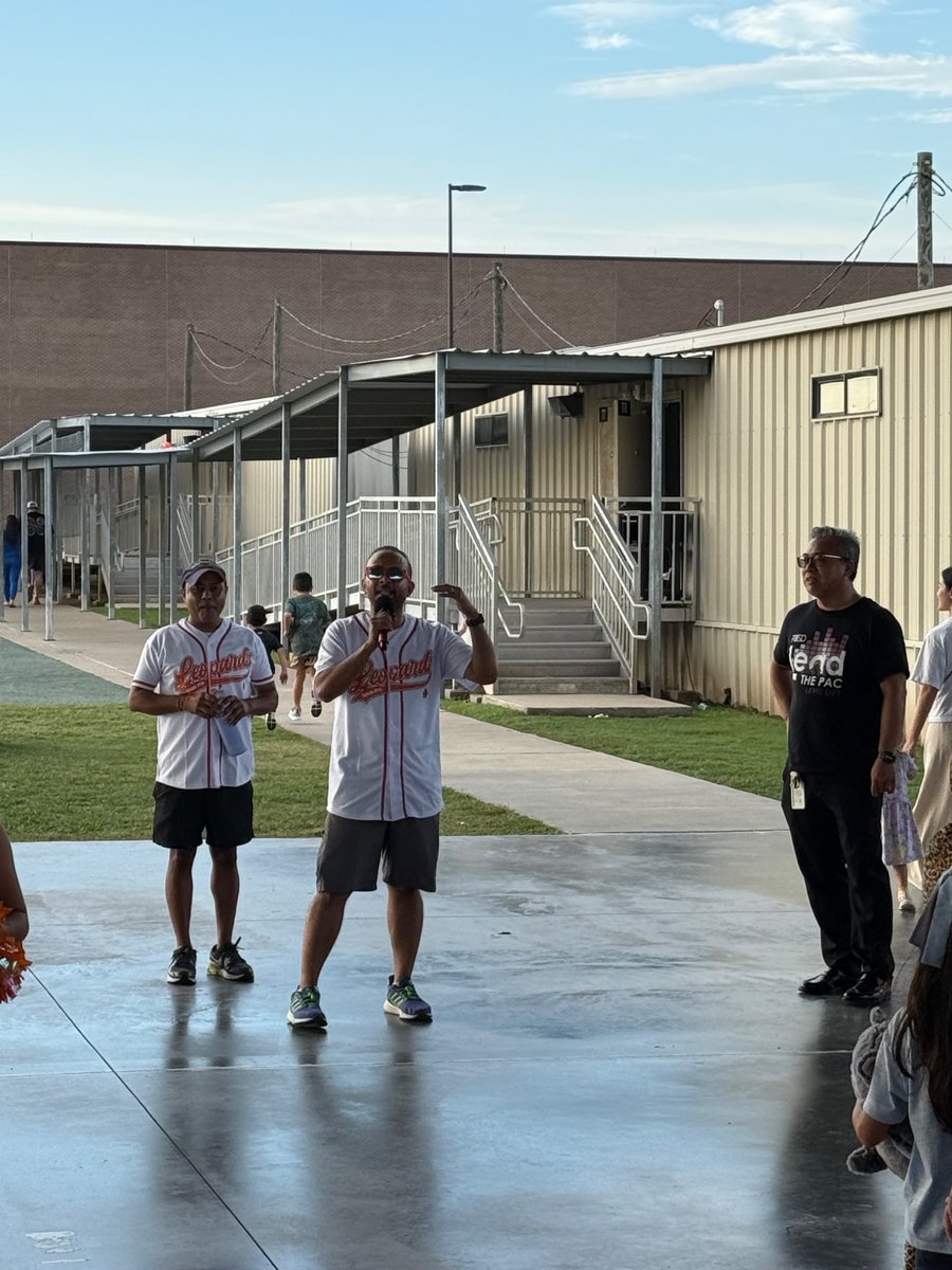 CallieDay1's tweet photo. @MYE_PTO knows how to party… bringing the community together to celebrate the start of another successful school year!  @MYE_Leopards #MYELEAP #BetterTogetherAtMalala #FBISDLevelUp #FBISD https://t.co/0i7eMMc8gs
