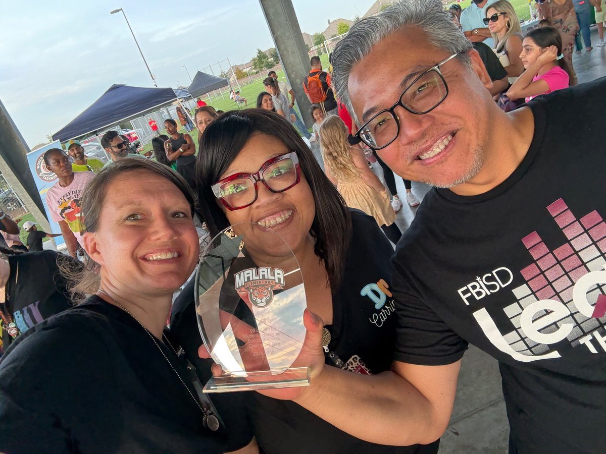 CallieDay1's tweet photo. @MYE_PTO knows how to party… bringing the community together to celebrate the start of another successful school year!  @MYE_Leopards #MYELEAP #BetterTogetherAtMalala #FBISDLevelUp #FBISD https://t.co/0i7eMMc8gs