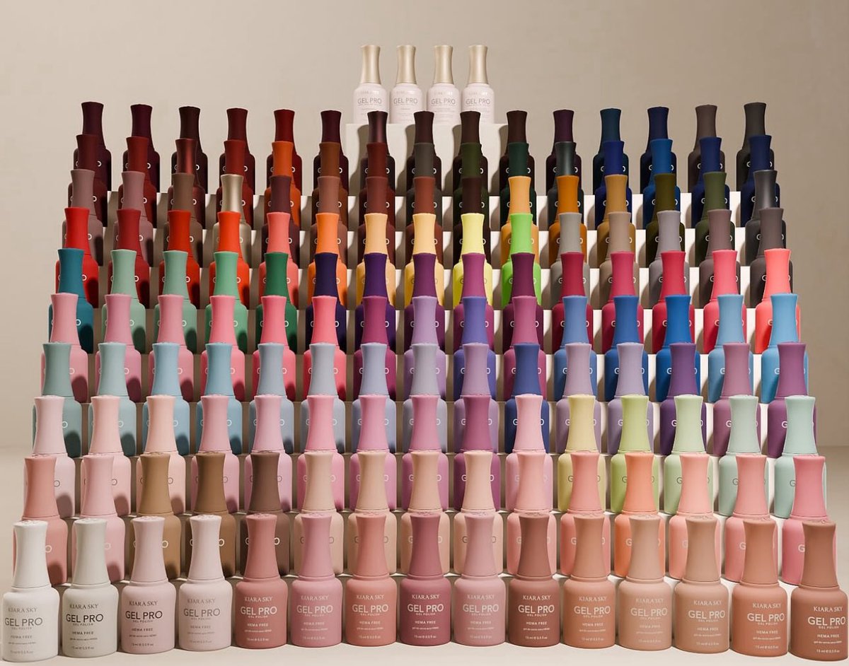 I’ve been getting a lot of questions about a wish list lately. This is the ONLY thing on my mind lately, for my mini nail studio. 

I used to do nails full-time until my neck was too sore to continue on. Now I do nails part-time at my studio at home.

kiarasky.com/products/gel-p…